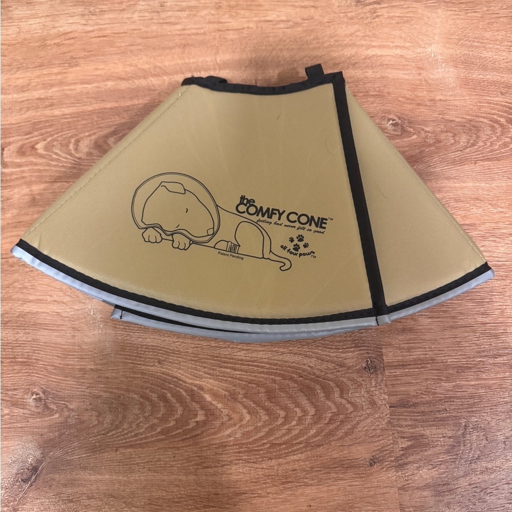 Tan TheComfyCone for dogs​​